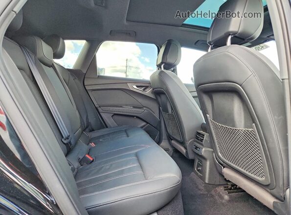 WA1BCBFZXPP028563 2023 AUDI Q4 Черный 