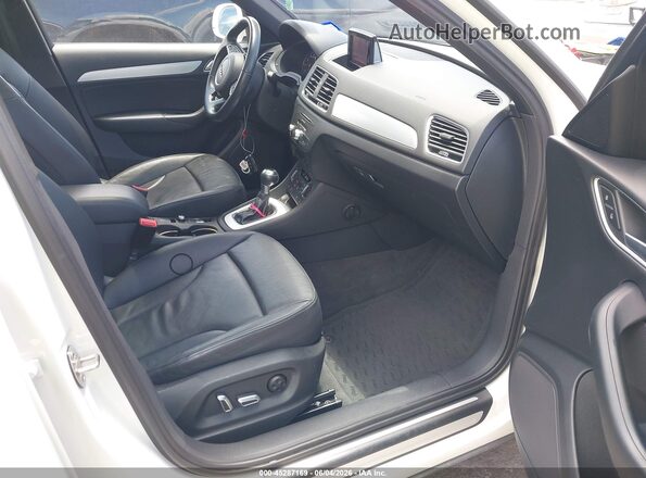 WA1BCCFS0JR033291 2018 AUDI Q3 White Вид салону спереду