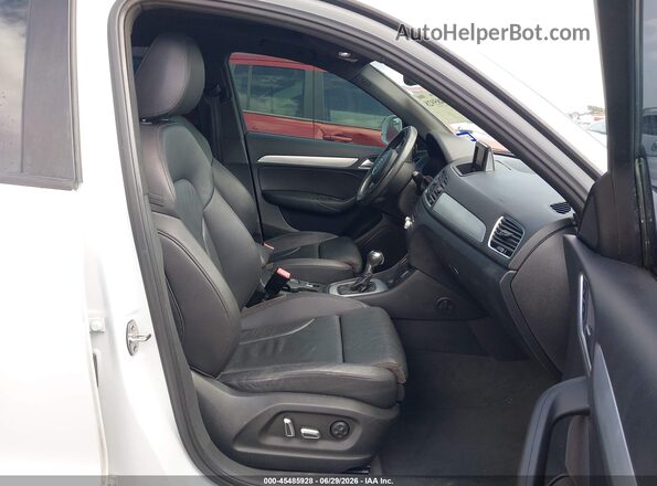 WA1BCCFS3JR014153 2018 AUDI Q3 White Widok wnętrza z przodu
