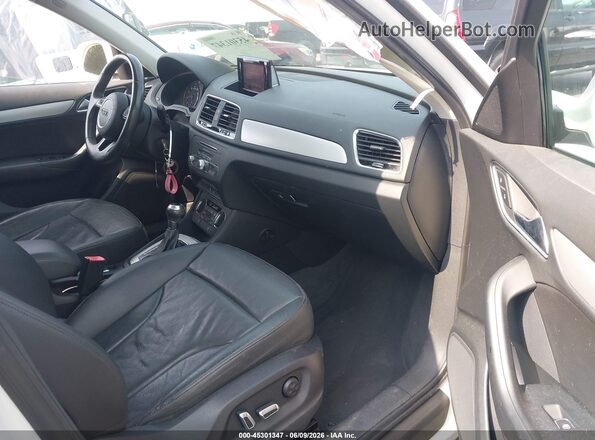 WA1BCCFS4HR015970 2017 AUDI Q3 Белый Вид салона спереди