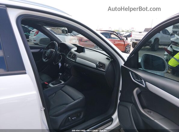 WA1BCCFS6JR018343 2018 AUDI Q3 White Widok wnętrza z przodu