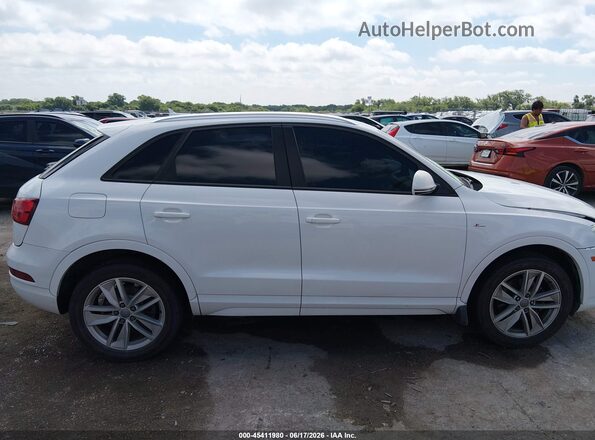 WA1BCCFS6JR018343 2018 AUDI Q3 White Widok wnętrza z tyłu