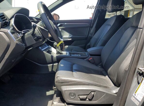 WA1BECF39L1062261 2020 AUDI Q3 Gray Вид салону спереду