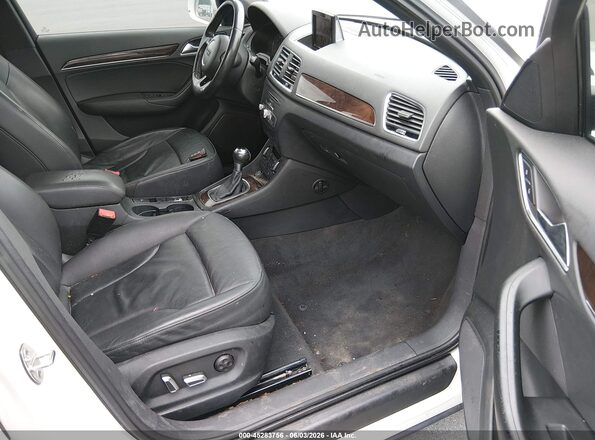 WA1BFCFS2GR018775 2016 AUDI Q3 White Вид салону спереду