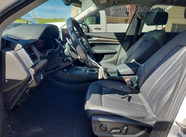WA1BNAFY1J2016804 2018 AUDI Q5 Белый Вид салона спереди