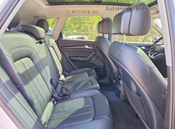 WA1BNAFY1J2016804 2018 AUDI Q5 Белый Вид задней части салона