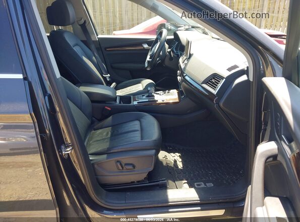WA1BNAFY3J2194634 2018 AUDI Q5 Black Front interior view