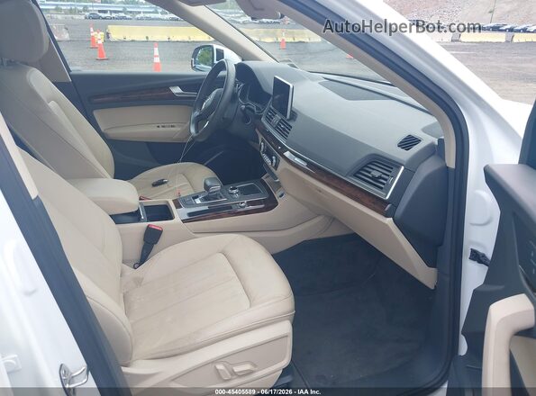 WA1BNAFY4J2149699 2018 AUDI Q5 White Front interior view