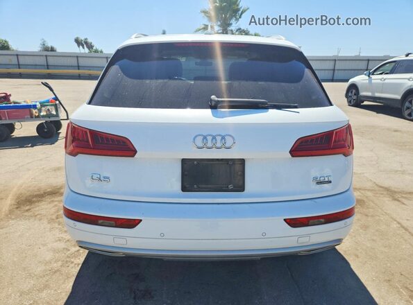 WA1BNAFY4J2153624 2018 AUDI Q5 White Widok z tyłu