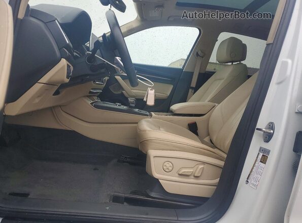 WA1BNAFY4K2134637 2019 AUDI Q5 White Front interior view