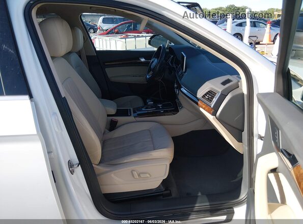 WA1BNAFY5J2002680 2018 AUDI Q5 White Вид салону спереду
