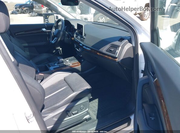 WA1BNAFY5K2085254 2019 AUDI Q5 White Front interior view