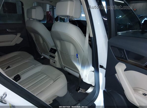 WA1BNAFY7K2044737 2019 AUDI Q5 White Vista de la etiqueta del VIN