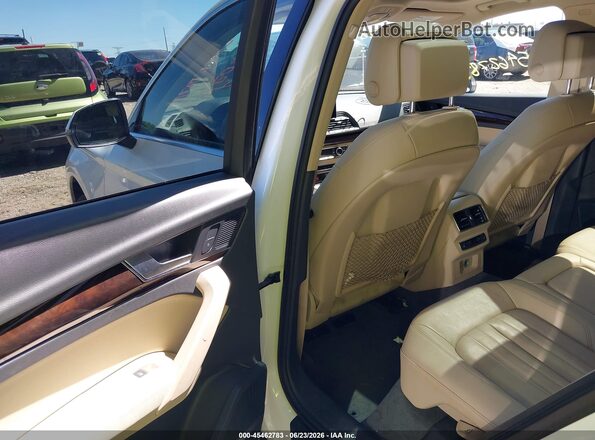 WA1BNAFY8J2234366 2018 AUDI Q5 White VIN կոդի պիտակի տեսք