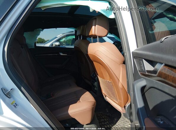 WA1BNAFY9K2070563 2019 AUDI Q5 White VIN կոդի պիտակի տեսք