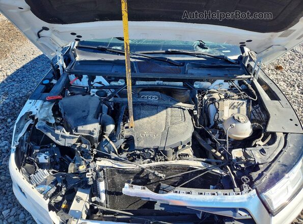 WA1BNAFYXK2108849 2019 AUDI Q5 White Rear interior view