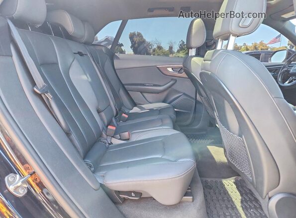 WA1BVAF15KD041035 2019 AUDI Q8 Black Հետևի նստատեղերի տեսք