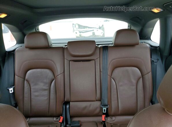 WA1C2AFP1HA043165 2017 AUDI Q5 White Rear seats view