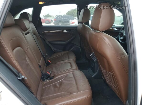 WA1C2AFP1HA043165 2017 AUDI Q5 White Rear interior view