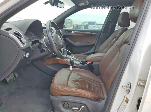 WA1C2AFP1HA043165 2017 AUDI Q5 White Front interior view