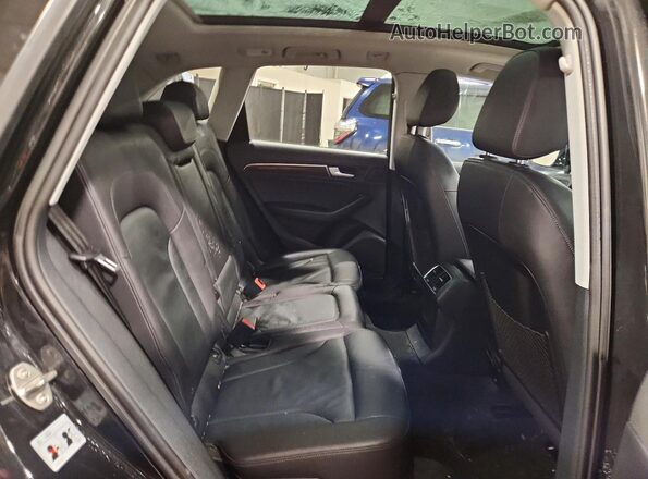 WA1C2AFP2HA004827 2017 AUDI Q5 Black Widok wnętrza z tyłu