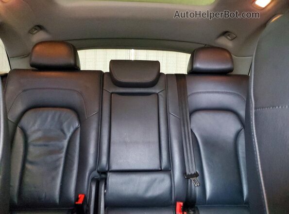 WA1C2AFP4HA046044 2017 AUDI Q5 Black Հետևի նստատեղերի տեսք
