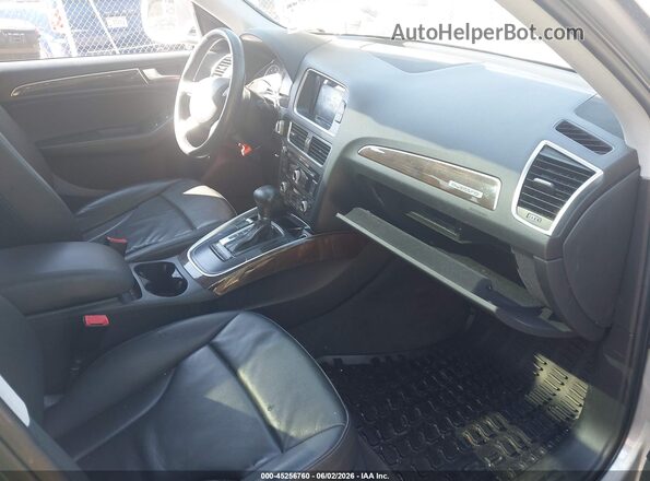 WA1C2AFP8GA010632 2016 AUDI Q5 Silver Front interior view