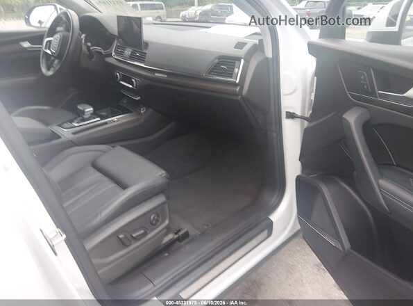 WA1CAAFY8M2078396 2021 AUDI Q5 White Vista interior delantera