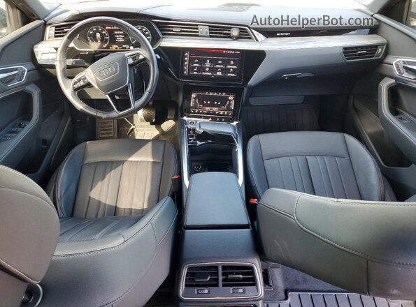 WA1CAAGE6RB035171 2024 AUDI Q8 Gray Առջևի վահանակի տեսք