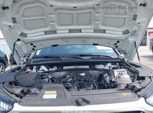 WA1CBAFY8P2004087 2023 AUDI Q5 White უკანა ხედი
