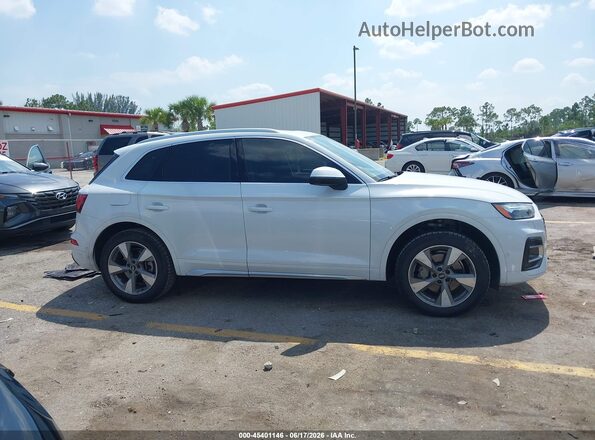 WA1CBAFY8P2004087 2023 AUDI Q5 White უკანა სალონის ხედი