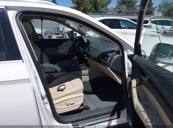 WA1CNAFY1J2087828 2018 AUDI Q5 White Widok wnętrza z przodu