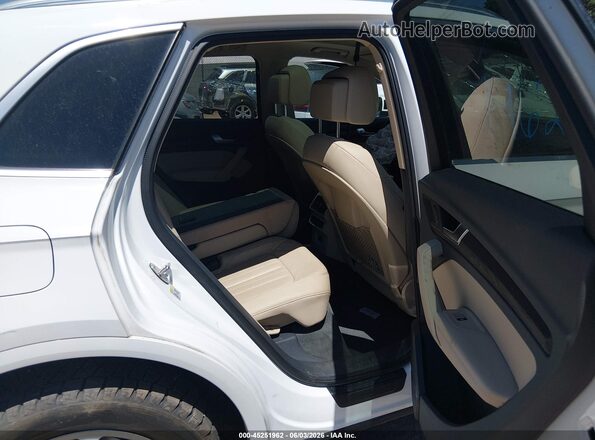 WA1CNAFY1J2087828 2018 AUDI Q5 White Widok naklejki z numerem VIN