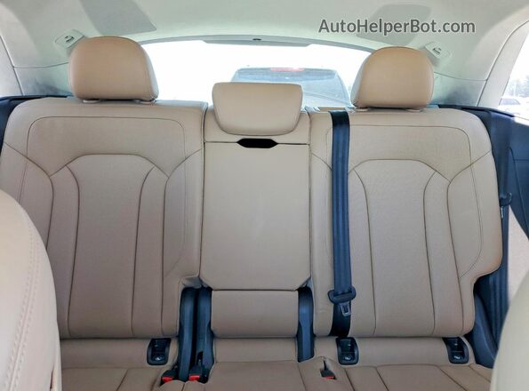 WA1CVAF18MD025824 2021 AUDI Q8 White Вид задніх сидінь