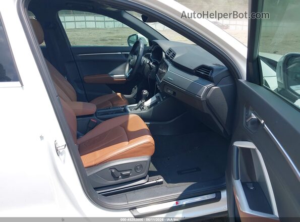 WA1DECF30N1005538 2022 AUDI Q3 White Вид салону спереду