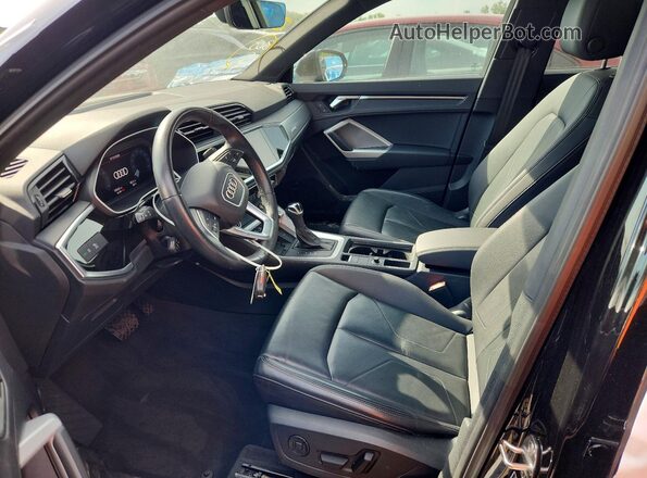 WA1DECF31R1094719 2024 AUDI Q3 Black Вид салону спереду