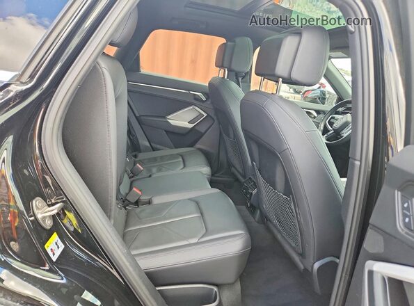 WA1DECF31R1094719 2024 AUDI Q3 Black Вид задньої частини салону