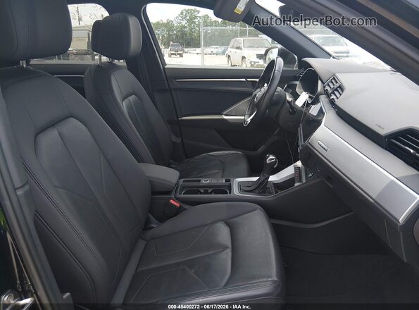WA1DECF32L1017008 2020 AUDI Q3 Black წინა სალონის ხედი