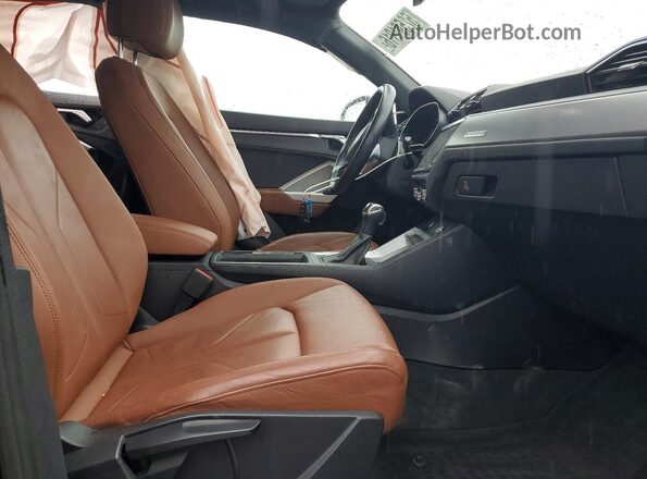 WA1DECF32L1117061 2020 AUDI Q3 Black Front interior view