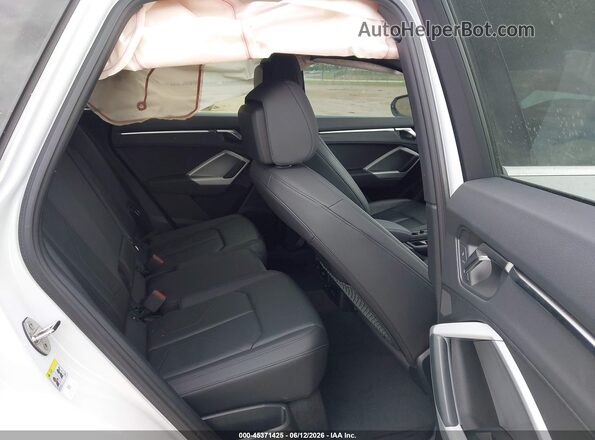 WA1DECF32R1070378 2024 AUDI Q3 White VIN կոդի պիտակի տեսք