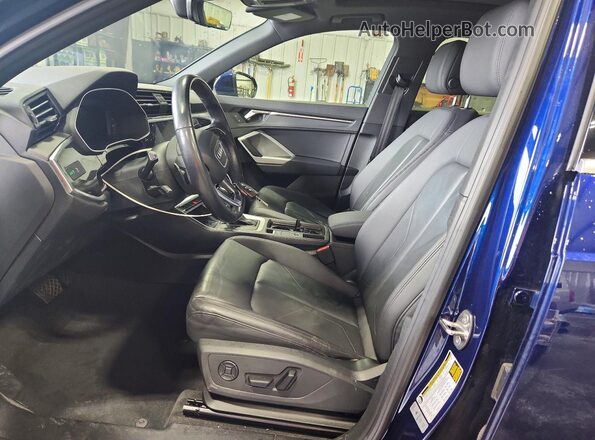 WA1DECF33R1055842 2024 AUDI Q3 Blue Widok wnętrza z przodu