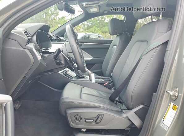WA1DECF34R1051007 2024 AUDI Q3 Gray Vista interior delantera