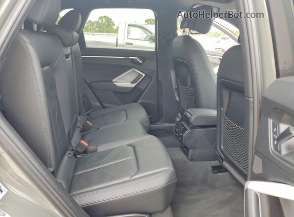 WA1DECF34R1051007 2024 AUDI Q3 Gray Vista interior trasera
