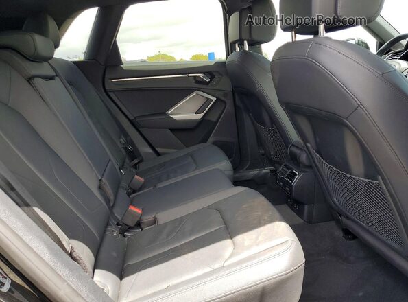 WA1DECF38N1131940 2022 AUDI Q3 Black Widok tylnych siedzeń