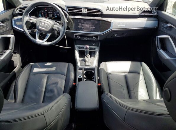 WA1DECF38N1131940 2022 AUDI Q3 Black Widok deski rozdzielczej