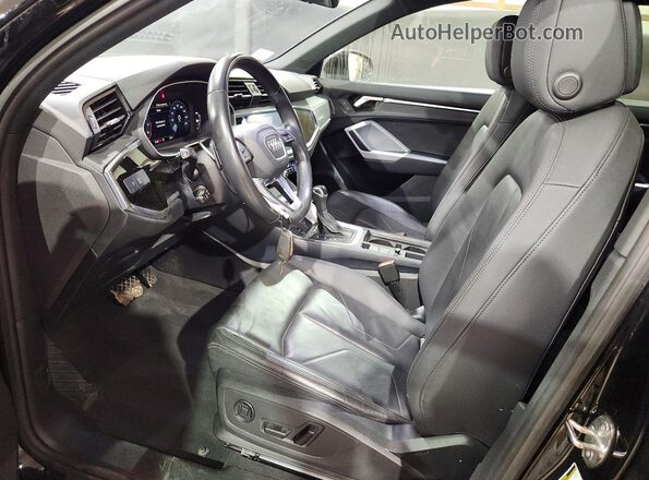 WA1DECF38R1060163 2024 AUDI Q3 Black Front interior view