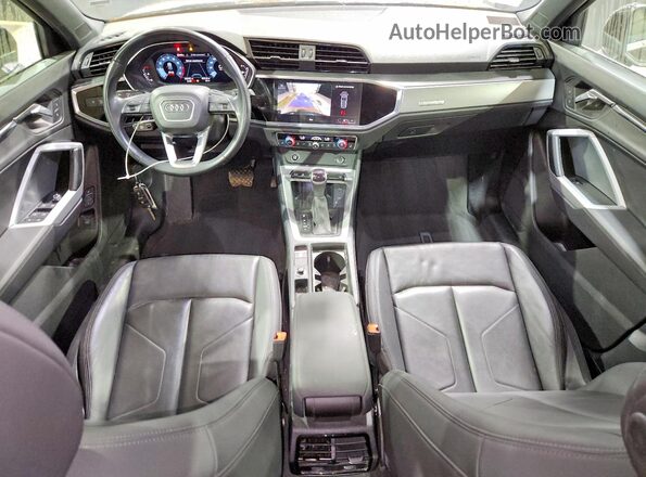 WA1DECF38R1060163 2024 AUDI Q3 Black Dashboard view