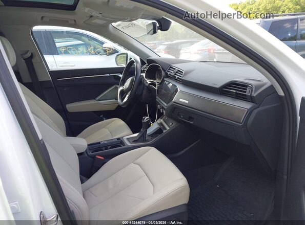 WA1DECF39R1069258 2024 AUDI Q3 White Вид салону спереду