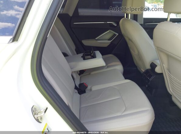 WA1DECF39R1069258 2024 AUDI Q3 White Вид наклейки з VIN-кодом