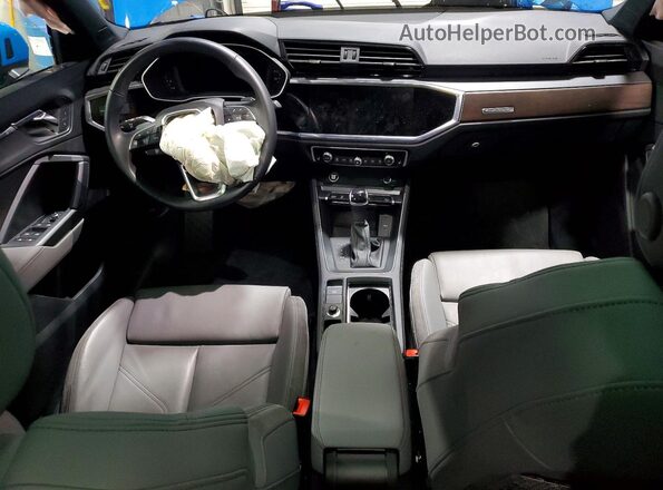 WA1DEDF38P1033046 2023 AUDI Q3 Blue Առջևի վահանակի տեսք